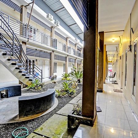 Oyo Life 92190 Arya Guest House Tulungagung Extérieur photo