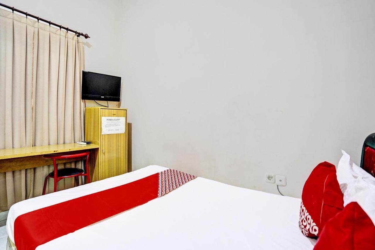 Oyo Life 92190 Arya Guest House Tulungagung Extérieur photo
