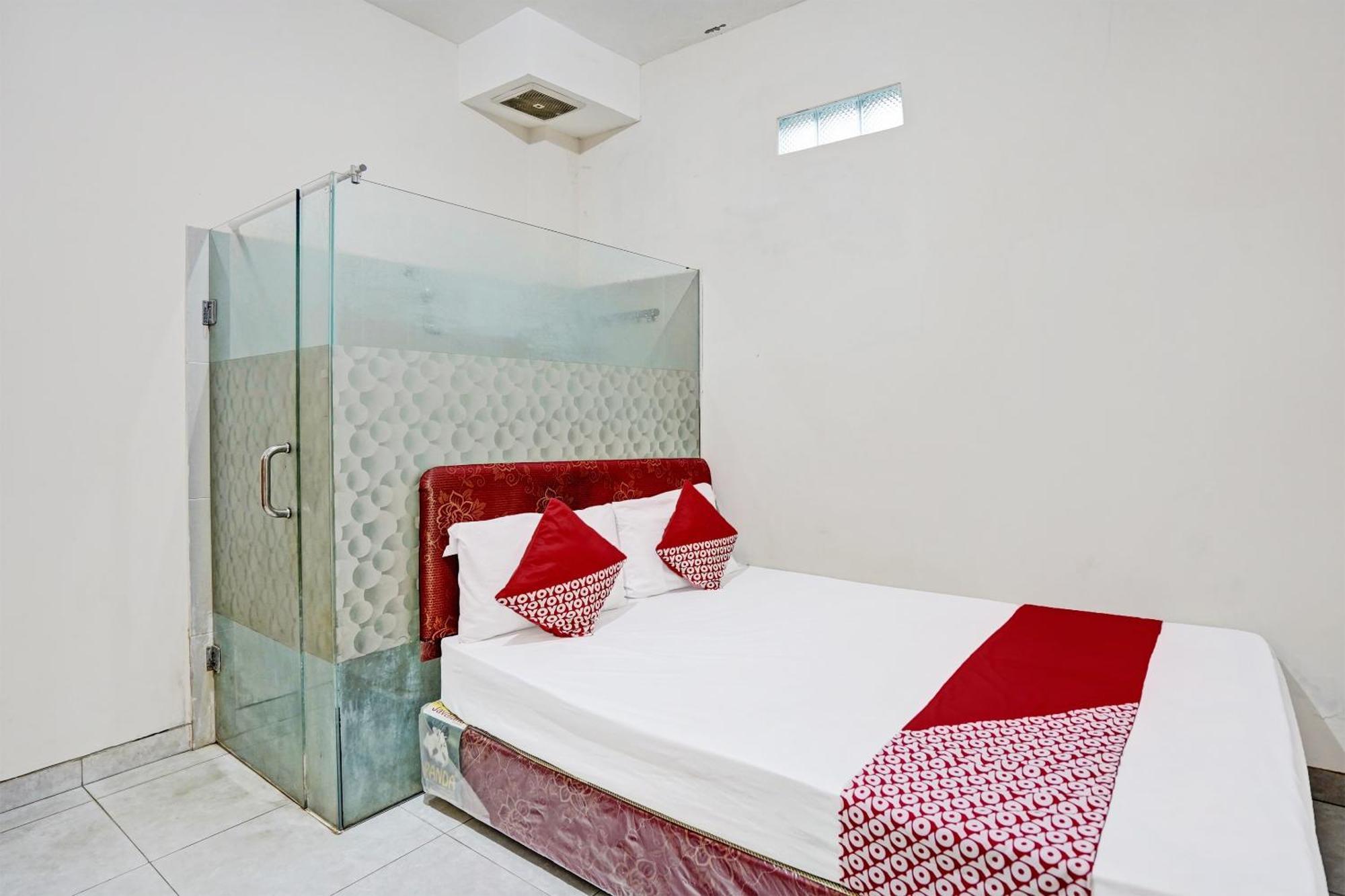 Oyo Life 92190 Arya Guest House Tulungagung Extérieur photo