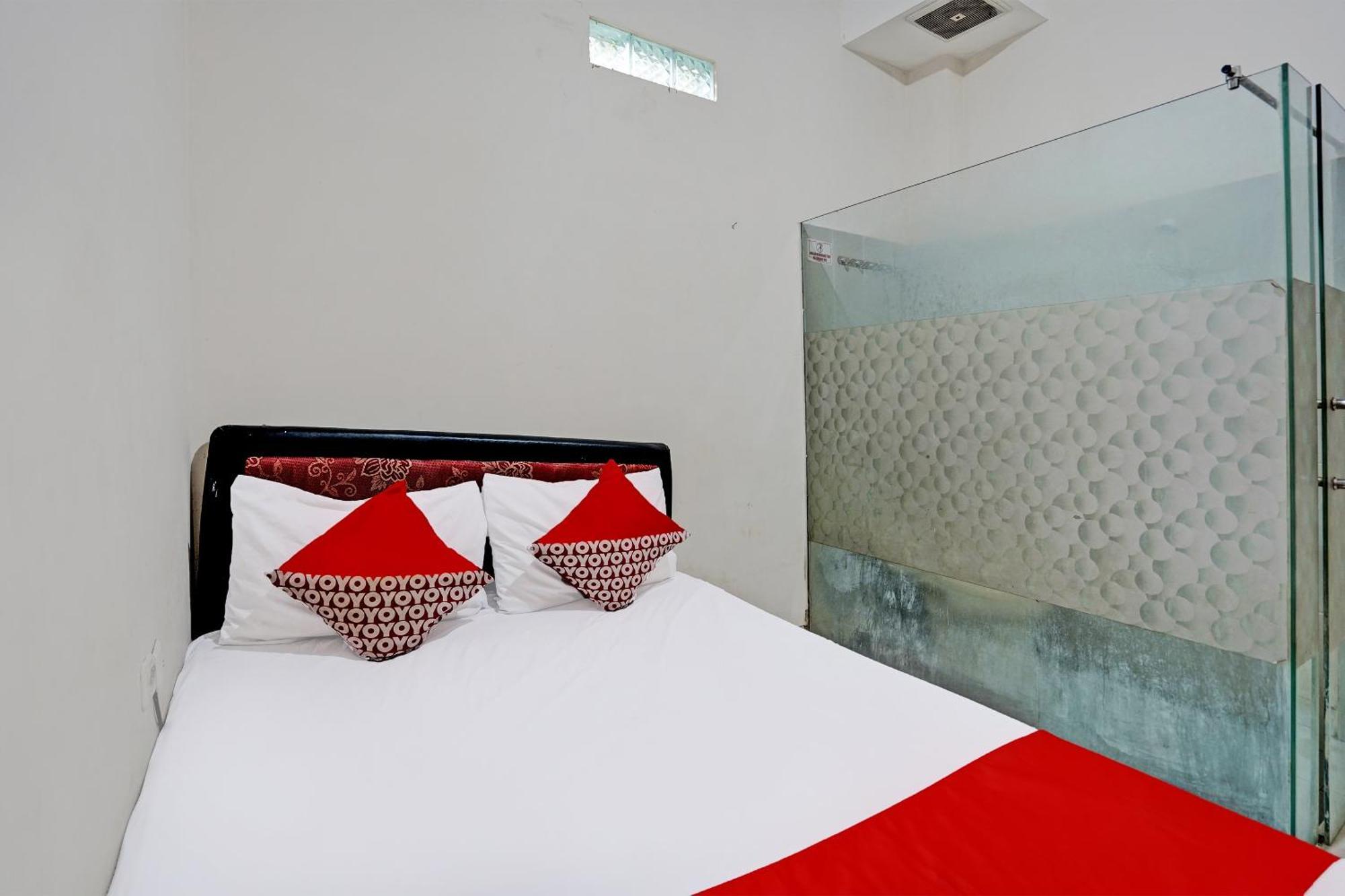 Oyo Life 92190 Arya Guest House Tulungagung Extérieur photo