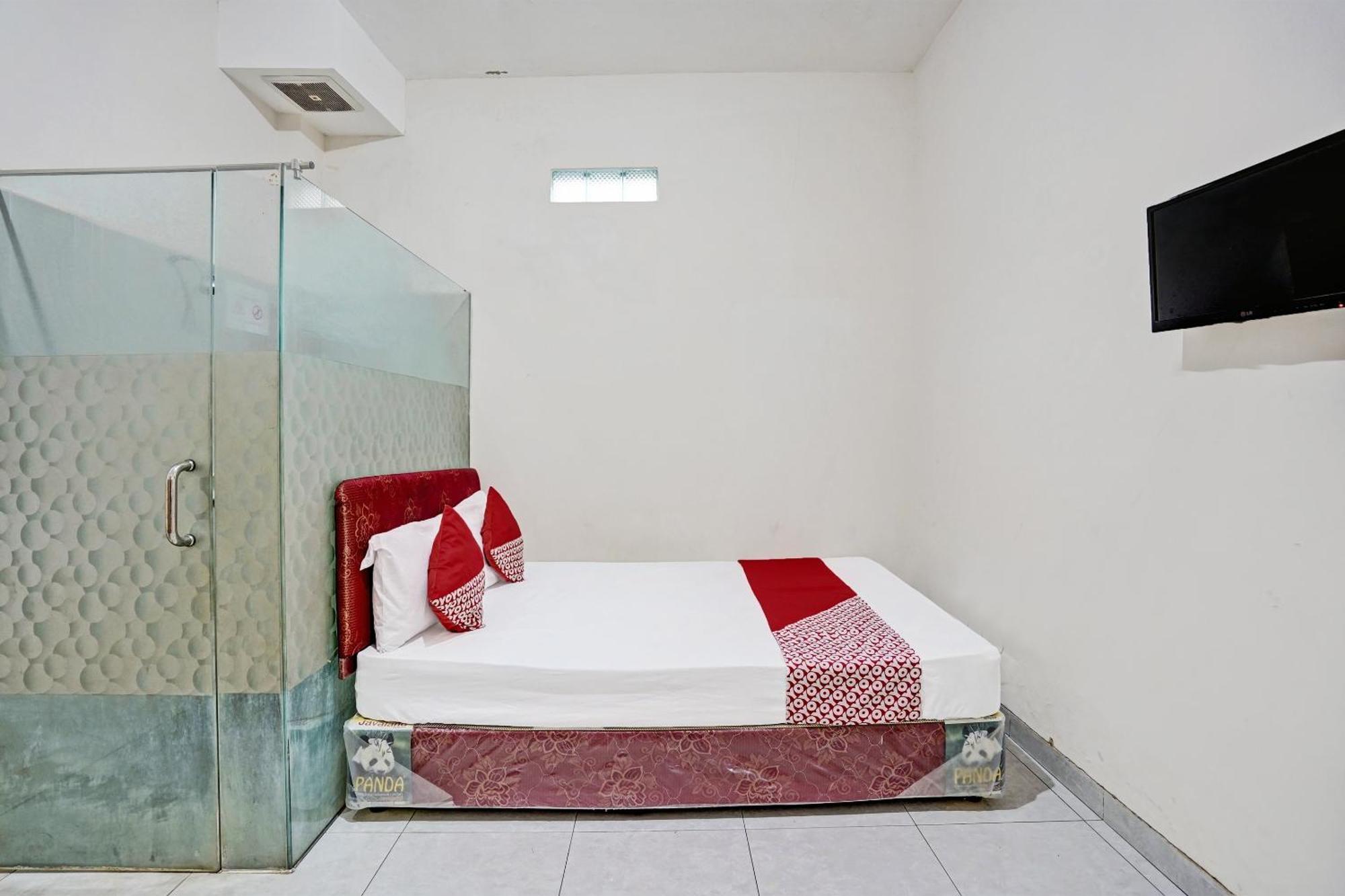 Oyo Life 92190 Arya Guest House Tulungagung Extérieur photo